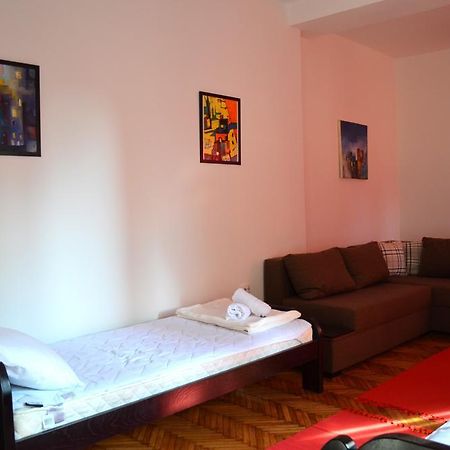 Apartmants Night Lux Ni Pokoj fotografie