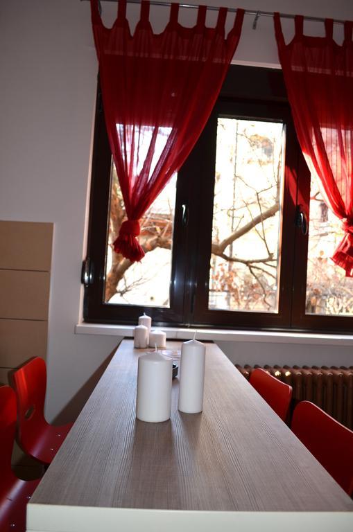 Apartmants Night Lux Ni Pokoj fotografie