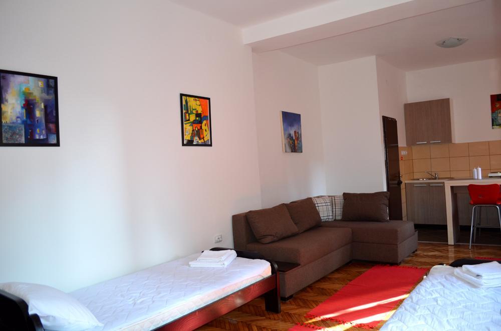 Apartmants Night Lux Ni Pokoj fotografie