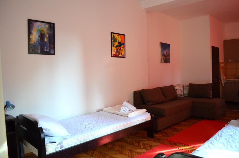 Apartmants Night Lux Ni Pokoj fotografie