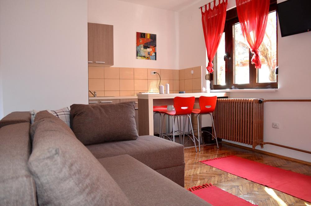 Apartmants Night Lux Ni Pokoj fotografie